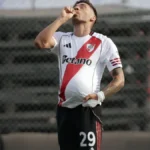 River dejó atrás un mal 2025 y debutó con un buen triunfo sobre Barracas